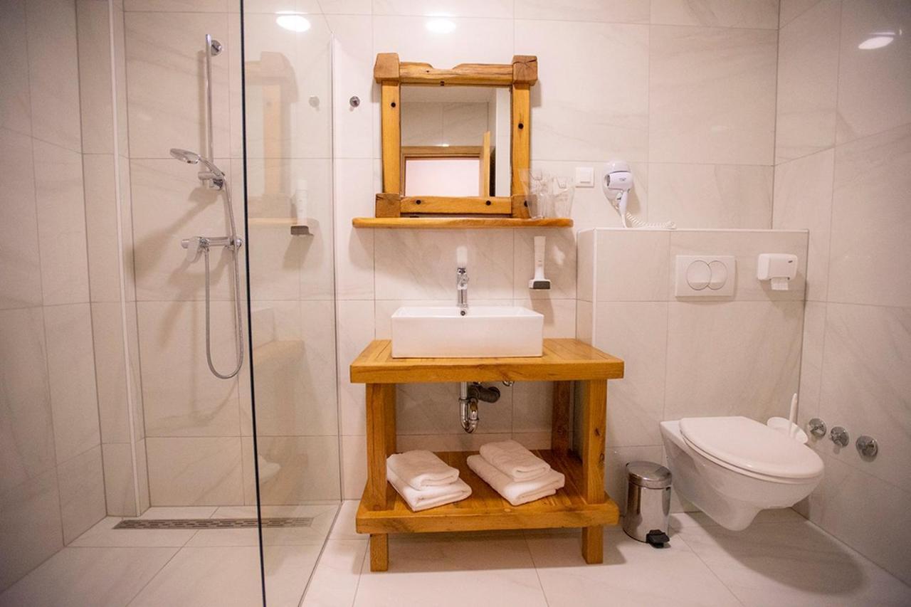 House Mrzlin Grad Guest House โคเรนนิซา ภายนอก รูปภาพ